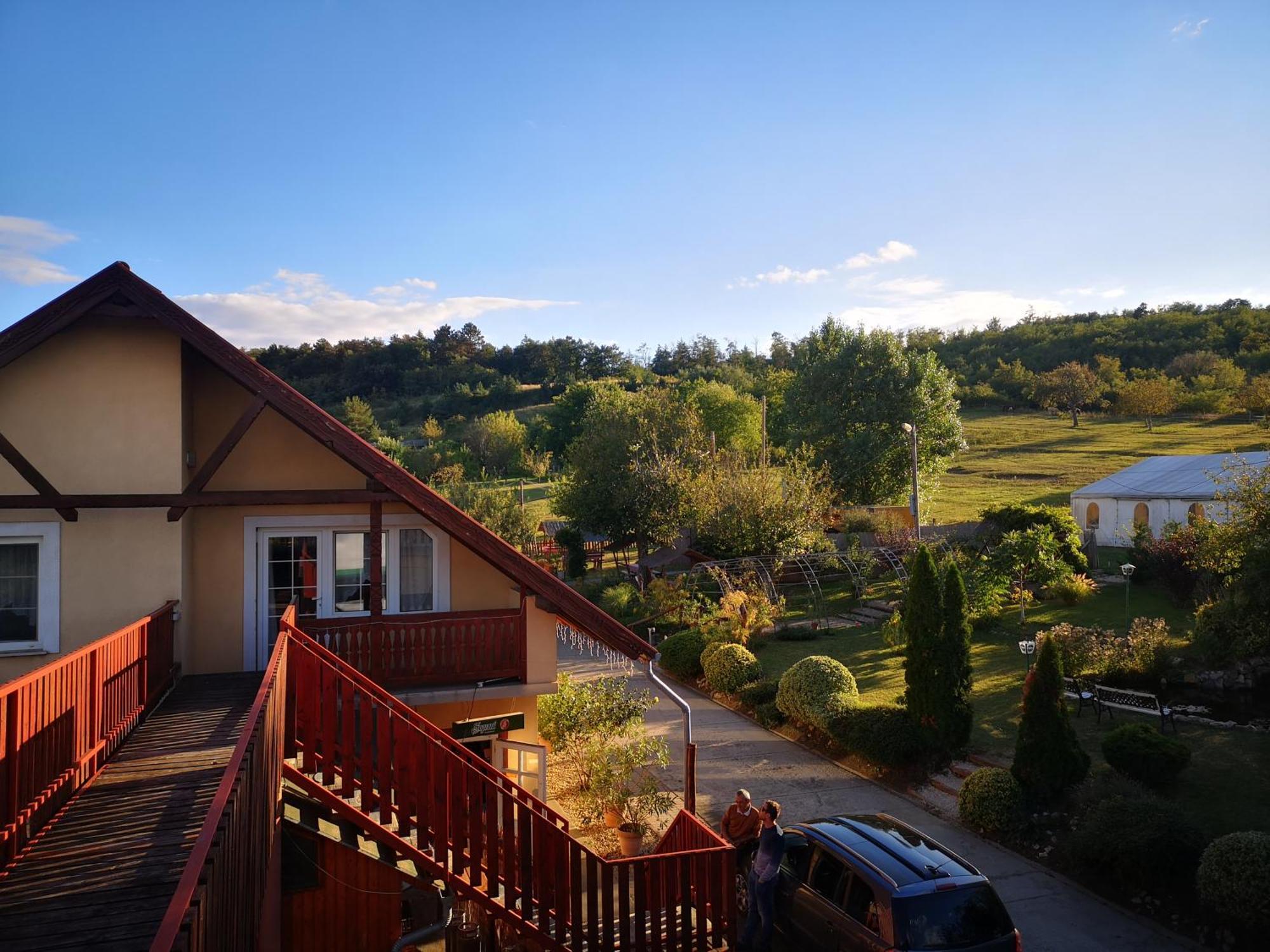 Bed and Breakfast Pilisi Lovas Major, Dorog Esterno foto